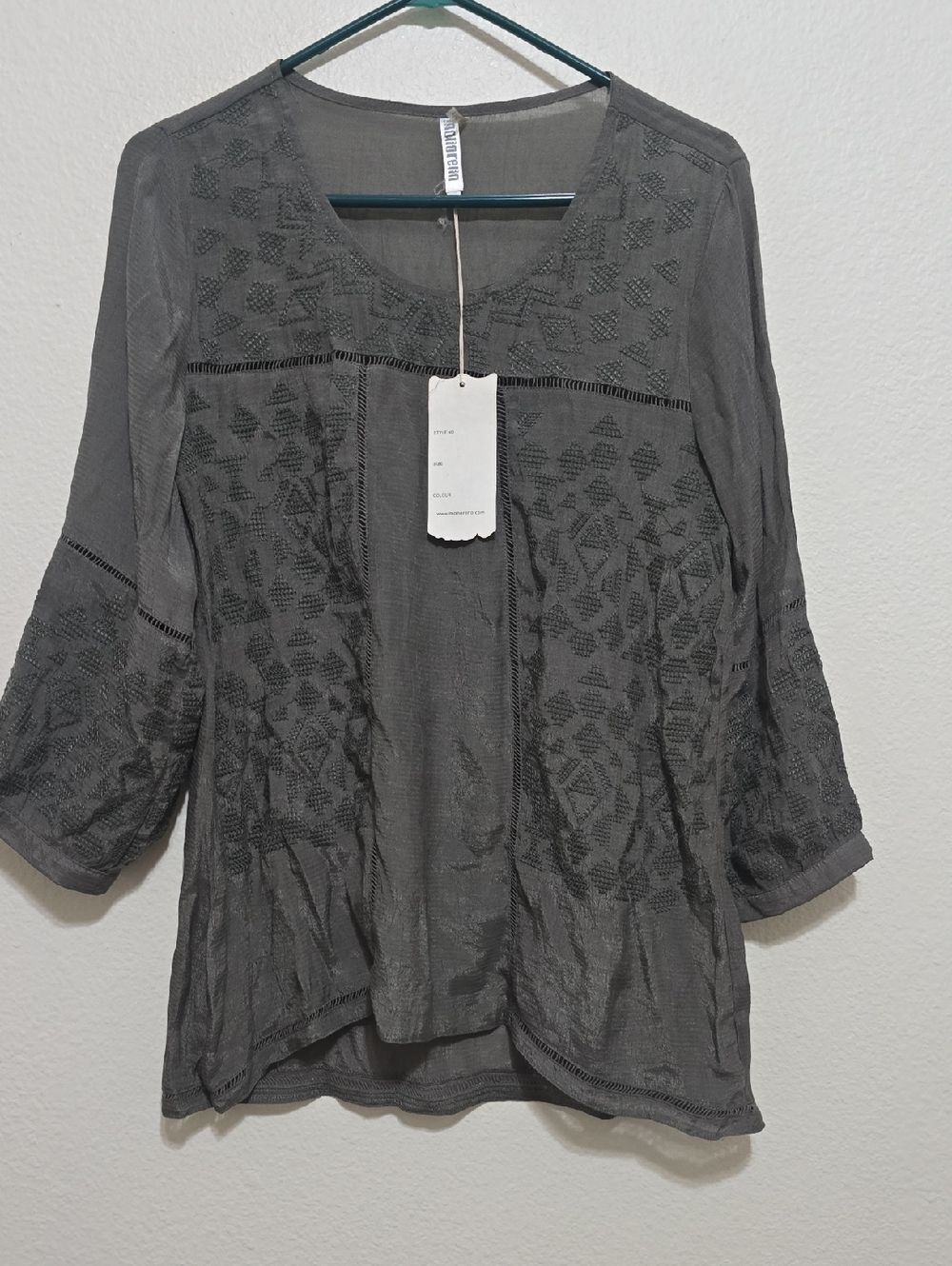 Monoreno Lightweight Embroidered Scoop Neck Top - Green L